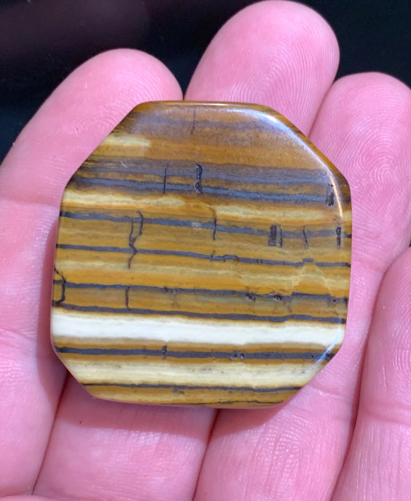 Œil de tigre, forme libre - 39 x 37 x 13 mm - 43 grammes. Magnifique pièce pour exposition, lithothérapie, collection...