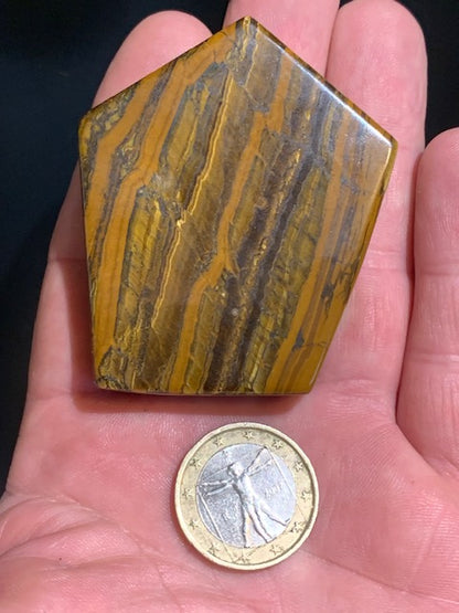 Oeil de tigre, forme libre - 65 x 52 x 12 mm - 76,7 gr.