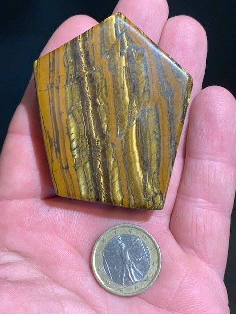 Oeil de tigre, forme libre - 65 x 52 x 12 mm - 76,7 gr.