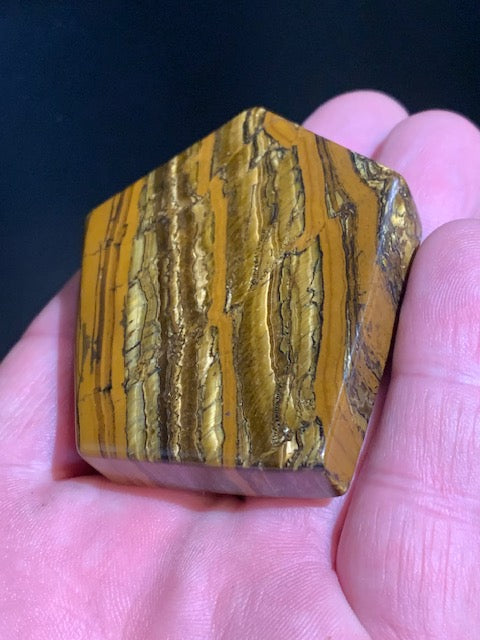 Oeil de tigre, forme libre - 65 x 52 x 12 mm - 76,7 gr.