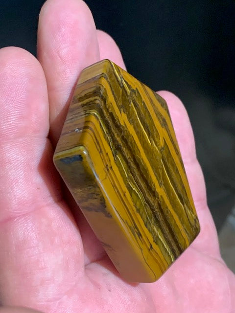 Oeil de tigre, forme libre - 65 x 52 x 12 mm - 76,7 gr.