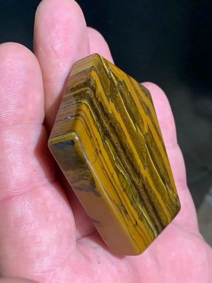 Oeil de tigre, forme libre - 65 x 52 x 12 mm - 76,7 gr.