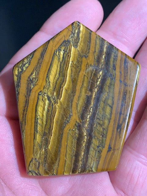 Oeil de tigre, forme libre - 65 x 52 x 12 mm - 76,7 gr.