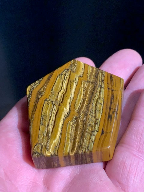 Oeil de tigre, forme libre - 65 x 52 x 12 mm - 76,7 gr.