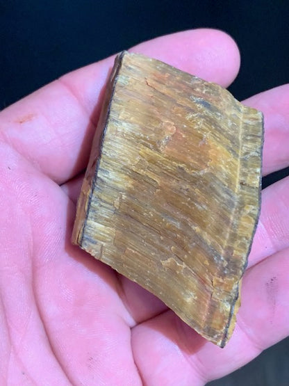 Oeil de tigre, spécimen brut et naturel - 65 x 43 x 27 mm - 99,8 gr.