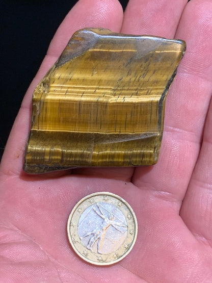 Oeil de tigre, forme libre polie - 52 x 50 x 8 mm - 36,2 gr.