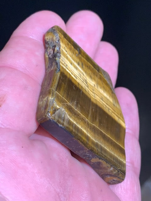 Oeil de tigre, forme libre polie - 52 x 50 x 8 mm - 36,2 gr.