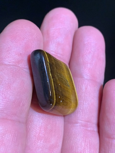 Oeil de tigre, pierre roulée - 26 x 19 x 10 mm - 8,5 gr.