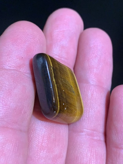 Oeil de tigre, pierre roulée - 26 x 19 x 10 mm - 8,5 gr.