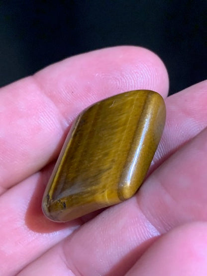 Oeil de tigre, pierre roulée - 26 x 19 x 10 mm - 8,5 gr.