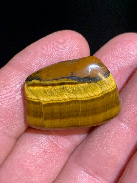 Oeil de tigre, pierre roulée - 31 x 22 x 11 mm - 10,3 gr.