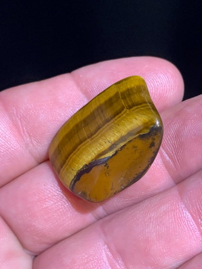 Oeil de tigre, pierre roulée - 31 x 22 x 11 mm - 10,3 gr.