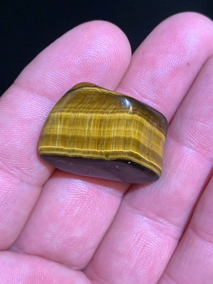Oeil de tigre, pierre roulée - 31 x 22 x 11 mm - 10,3 gr.