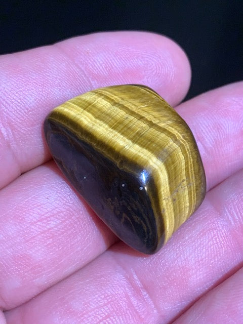 Oeil de tigre, pierre roulée - 31 x 22 x 11 mm - 10,3 gr.