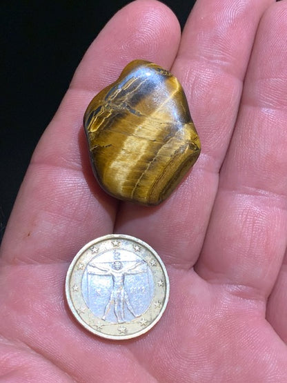 Oeil de tigre, pierre roulée - 33 x 27 x 9 mm - 10,4 gr.