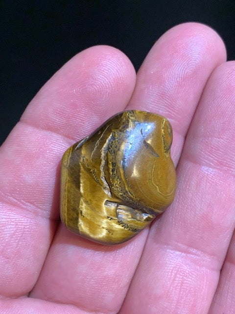 Oeil de tigre, pierre roulée - 33 x 27 x 9 mm - 10,4 gr.