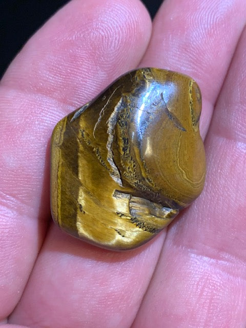Oeil de tigre, pierre roulée - 33 x 27 x 9 mm - 10,4 gr.
