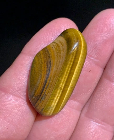 Oeil de tigre, pierre roulée - 41 x 20 x 13 mm - 15 gr.