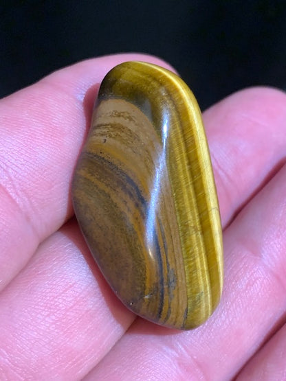 Oeil de tigre, pierre roulée - 41 x 20 x 13 mm - 15 gr.