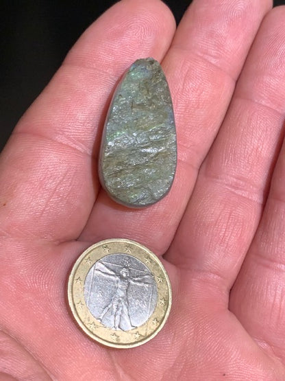 Labradorite, cabochon 1 face polie/ 1 face brute - 35 x 17 x 13 mm - 8 gr.