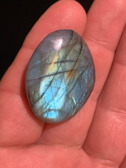 Labradorite, galet/ pierre plate - 39 x 31 x 12 mm - 18,8 gr.