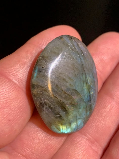 Labradorite, galet/ pierre plate - 39 x 31 x 12 mm - 18,8 gr.