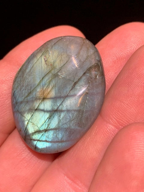 Labradorite, galet/ pierre plate - 39 x 31 x 12 mm - 18,8 gr.