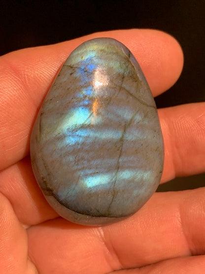 Labradorite, galet/ pierre plate - 46 x 33 x 14 mm - 28,9 gr.