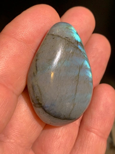 Labradorite, galet/ pierre plate - 46 x 33 x 14 mm - 28,9 gr.