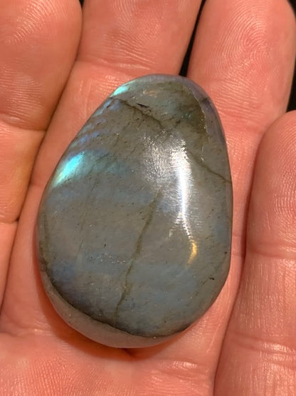 Labradorite, galet/ pierre plate - 46 x 33 x 14 mm - 28,9 gr.