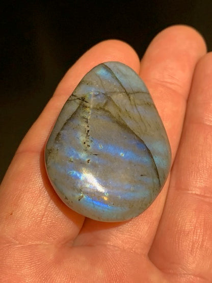Labradorite, galet/ pierre plate - 46 x 33 x 14 mm - 28,9 gr.