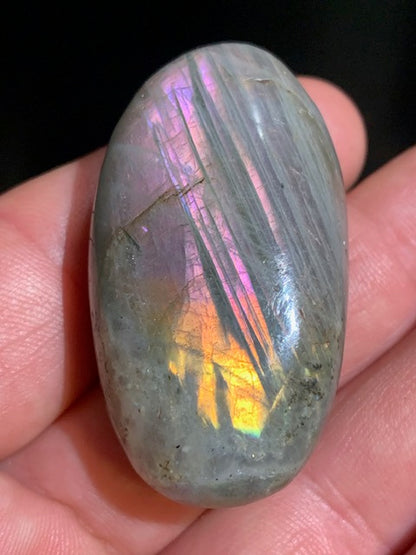 Labradorite, galet - 49 x 28 x 19 mm - 38,6 gr.