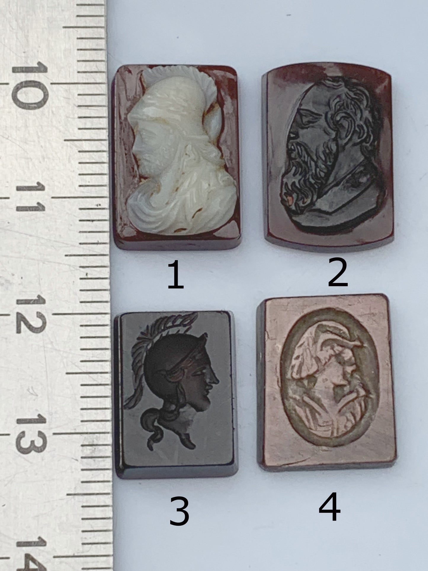 Camée/ Caméo, 5 pièces au choix en pierre d'Onyx de 14mm x 10 x0,3. Ancien et authentique, de véritables oeuvres d'art, gravure d'une précision ultime. Parfait en collection, exposition, bijouterie...