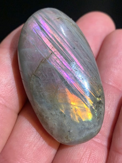 Labradorite, galet - 49 x 28 x 19 mm - 38,6 gr.