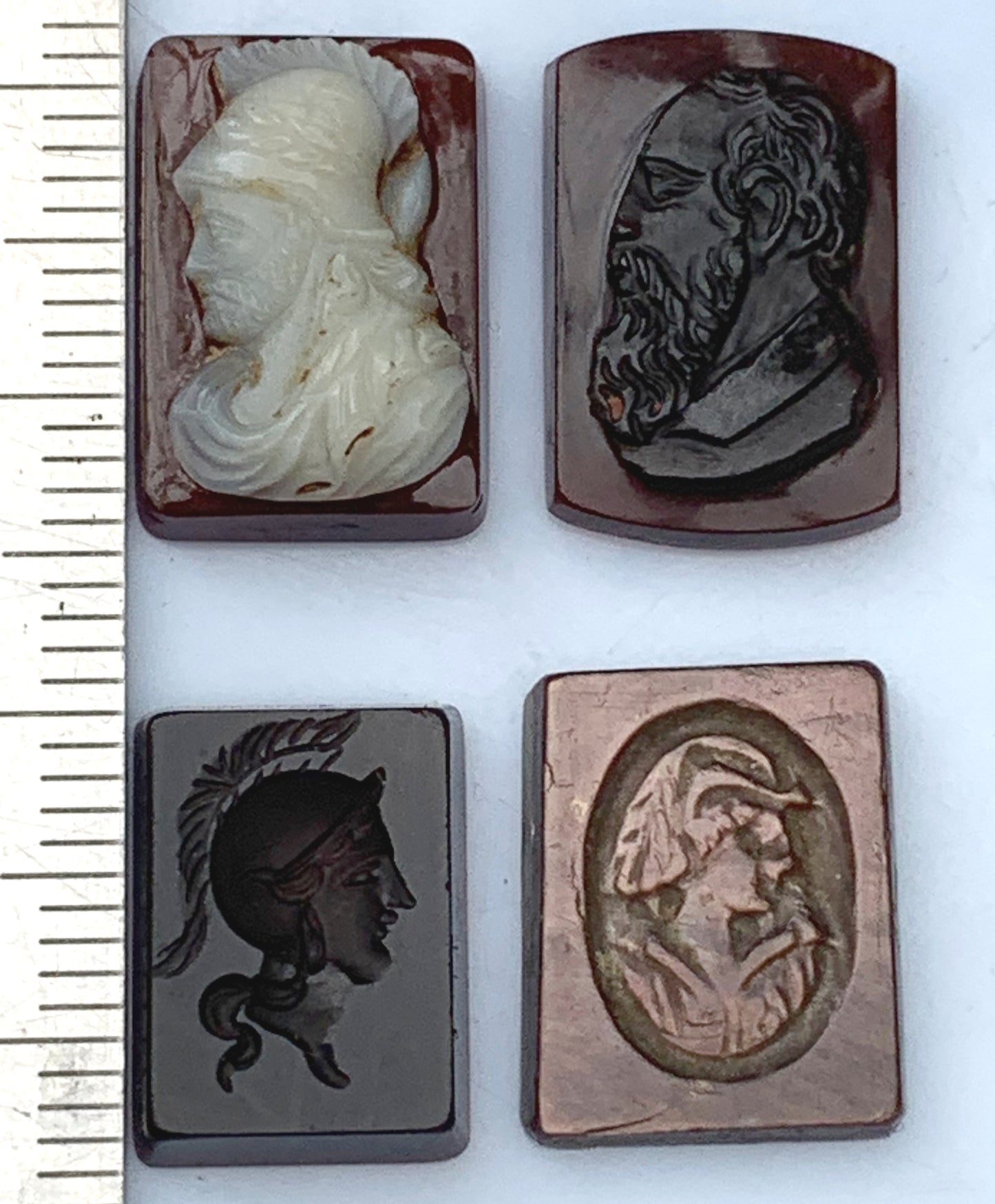 Camée/ Caméo, 5 pièces au choix en pierre d'Onyx de 14mm x 10 x0,3. Ancien et authentique, de véritables oeuvres d'art, gravure d'une précision ultime. Parfait en collection, exposition, bijouterie...