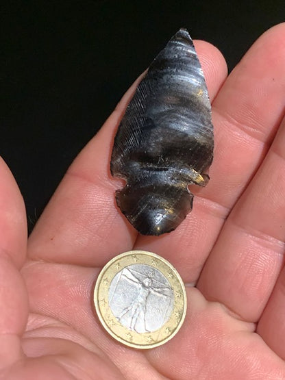 Obsidienne noire, pointe de flèche - 51 x 25 x 4,6 mm - 4,6 gr.