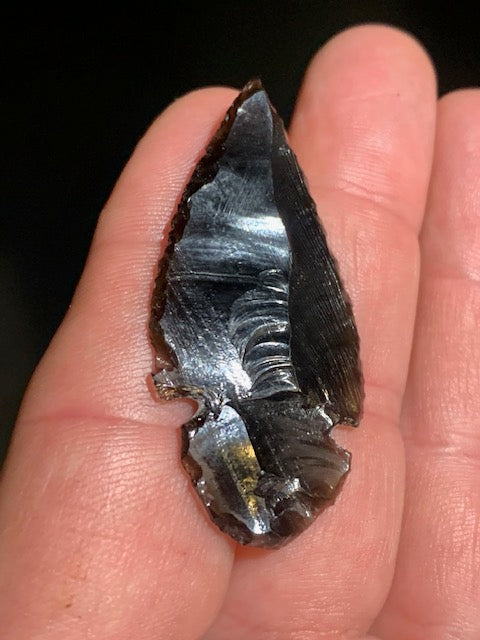 Obsidienne noire, pointe de flèche - 51 x 25 x 4,6 mm - 4,6 gr.