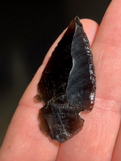 Obsidienne noire, pointe de flèche - 51 x 25 x 4,6 mm - 4,6 gr.