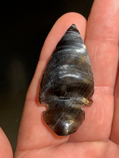 Obsidienne noire, pointe de flèche - 51 x 25 x 4,6 mm - 4,6 gr.