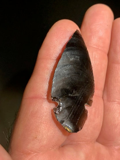 Obsidienne noire, pointe de flèche - 51 x 25 x 4,6 mm - 4,6 gr.