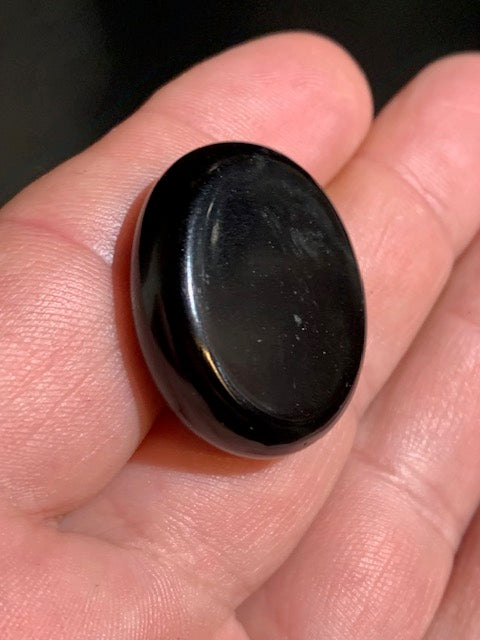 Obsidienne noire, galet/ pierre plate - 30 x 25 x 10 mm - 10,8 gr.