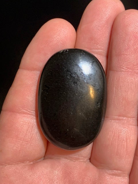 Obsidienne noire, galet de massage 1 face bombée/ 1 face incurvée  - 44 x 30 x 8 mm - 16,9 gr.