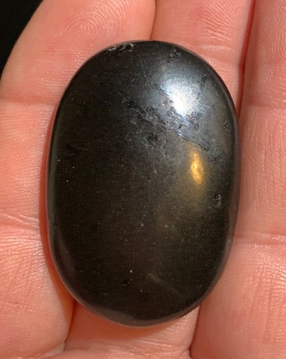 Obsidienne noire, galet de massage 1 face bombée/ 1 face incurvée  - 44 x 30 x 8 mm - 16,9 gr.
