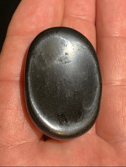 Obsidienne noire, galet de massage 1 face bombée/ 1 face incurvée  - 44 x 30 x 8 mm - 16,9 gr.