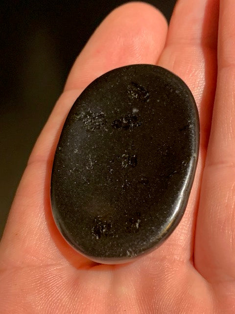 Obsidienne noire, galet de massage 1 face bombée/ 1 face incurvée  - 44 x 30 x 8 mm - 16,9 gr.