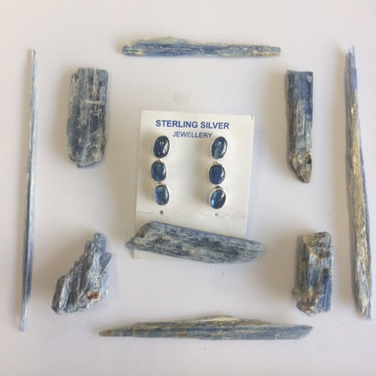 Puces/ Boucles d'oreilles en 'Cyanite bleue' du Brésil, qualité AA à AAA. Finition Argent 0.925, parfait !