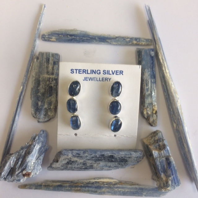 Puces/ Boucles d'oreilles en 'Cyanite bleue' du Brésil, qualité AA à AAA. Finition Argent 0.925, parfait !