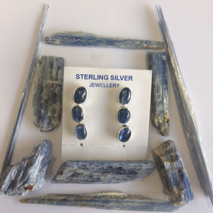 Puces/ Boucles d'oreilles en 'Cyanite bleue' du Brésil, qualité AA à AAA. Finition Argent 0.925, parfait !