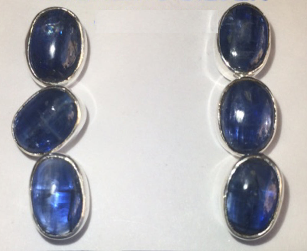 Puces/ Boucles d'oreilles en 'Cyanite bleue' du Brésil, qualité AA à AAA. Finition Argent 0.925, parfait !