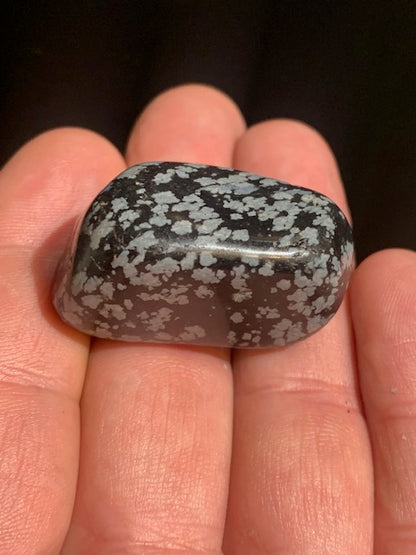 Obsidienne Neige / Flocon de neige - Pierre roulée - 39 x 23 x 21 - 27 gr.